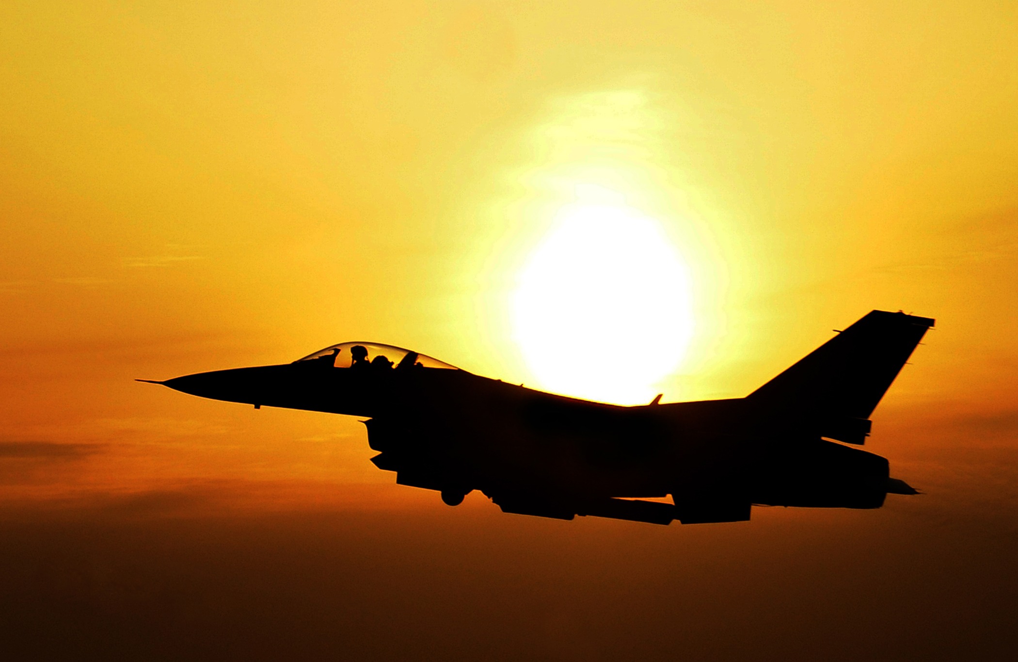 jet_sunset_pexels_171208.jpeg
