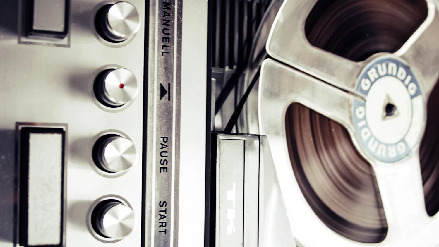old-record-player-recorder-92066.jpg