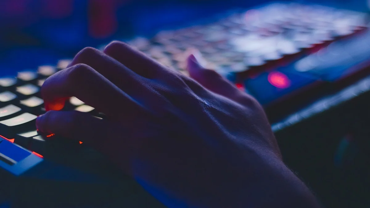 180726_hacker_hand.jpg