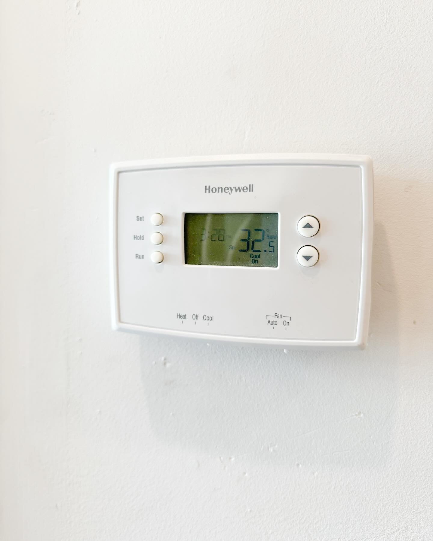 Stay cool out there folks 🧊😎 our office&rsquo;s RTU&rsquo;s are getting replaced and this has been our inside temperature the last two days 🥵🌞🔥
&bull;
&bull;
&bull;
&bull;
&bull;
#kelownahvac #kelownaplumber #irvinemechanical #okanagan #kelowna 