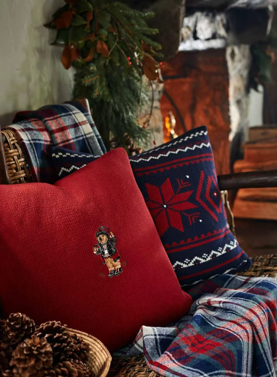 HOLIDAY LAKEHOUSE_Page_04.jpg