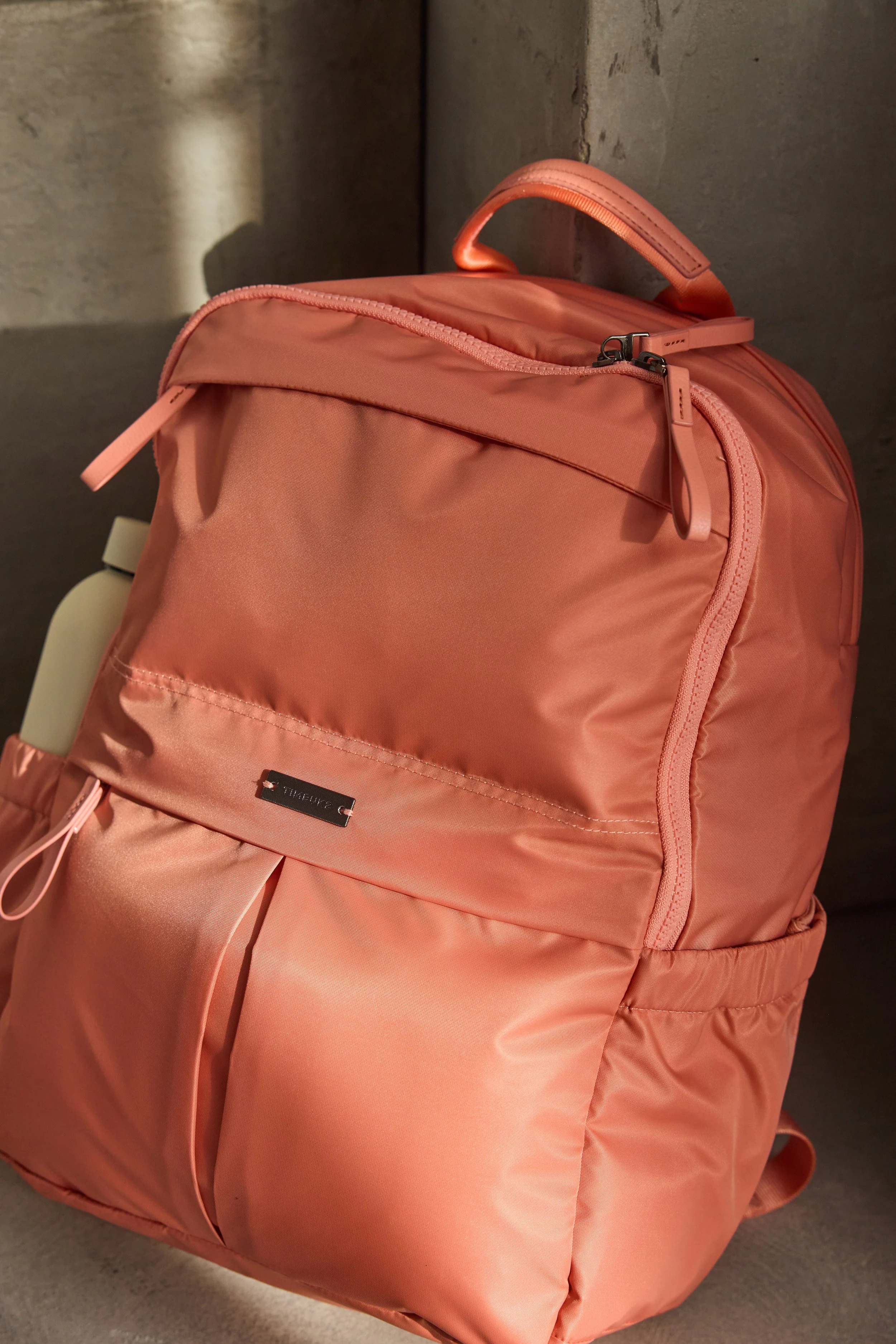 100725_Timbuk2_LA_Studio_BudaSHOT_16_WOMENS_CORAL_BACKPACK_0109.jpg