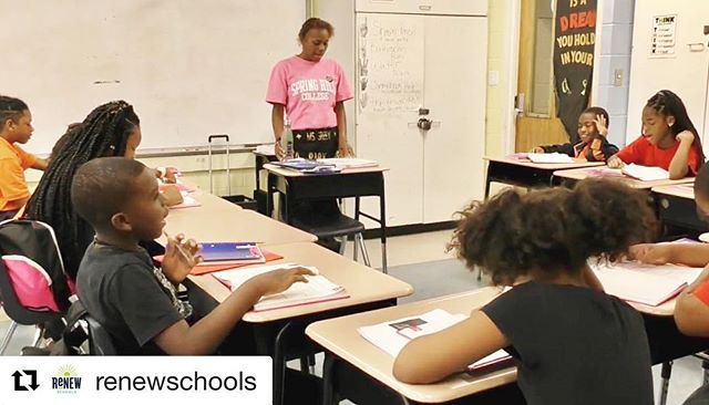 #Repost @renewschools ・・・
We’re proud to highlight the work of @schaumburgjags’ Delvon Green, a ReNEW Feature Teacher. Video link in bio. #renewschools #nolaed #nola