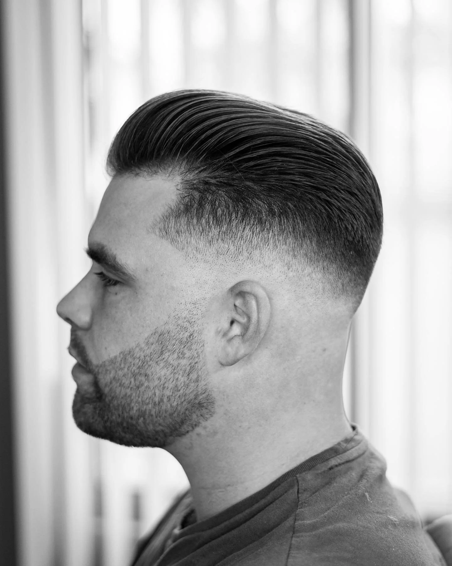 Straight flow styled with @uppercutdeluxe salt spray, topped with matte pomade
&bull;Book online&bull;
&bull;www.raulthebarber.com&bull;
&bull;Link in bio&bull;
.
.
.
.
 #uppercut #uppercutdeluxe #barbershopconnect #menshair #hair #mensstyle #art #bl