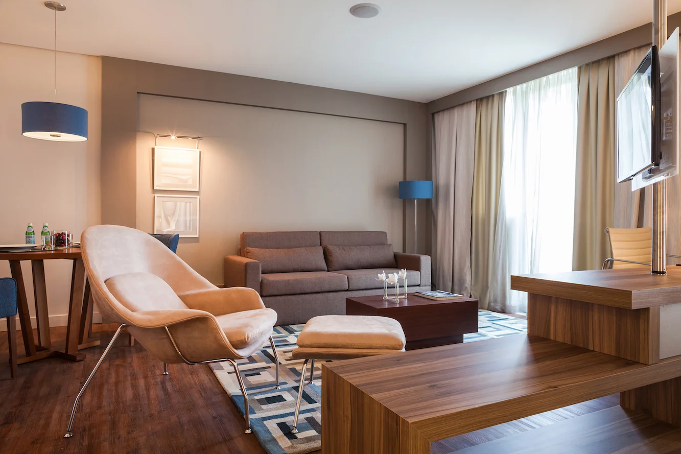 Confort Suites Hotel 10.jpg