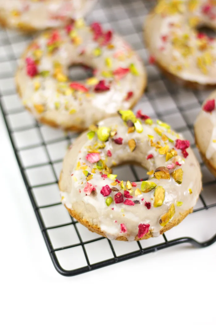 raspberry-white-chocolate-baked-donuts-pics.jpg