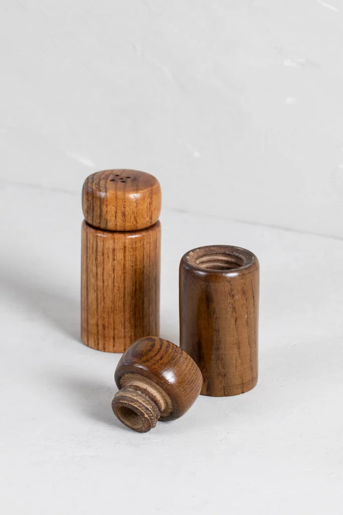 Vintage Japanese Wood Salt and Pepper (3 of 3).jpg