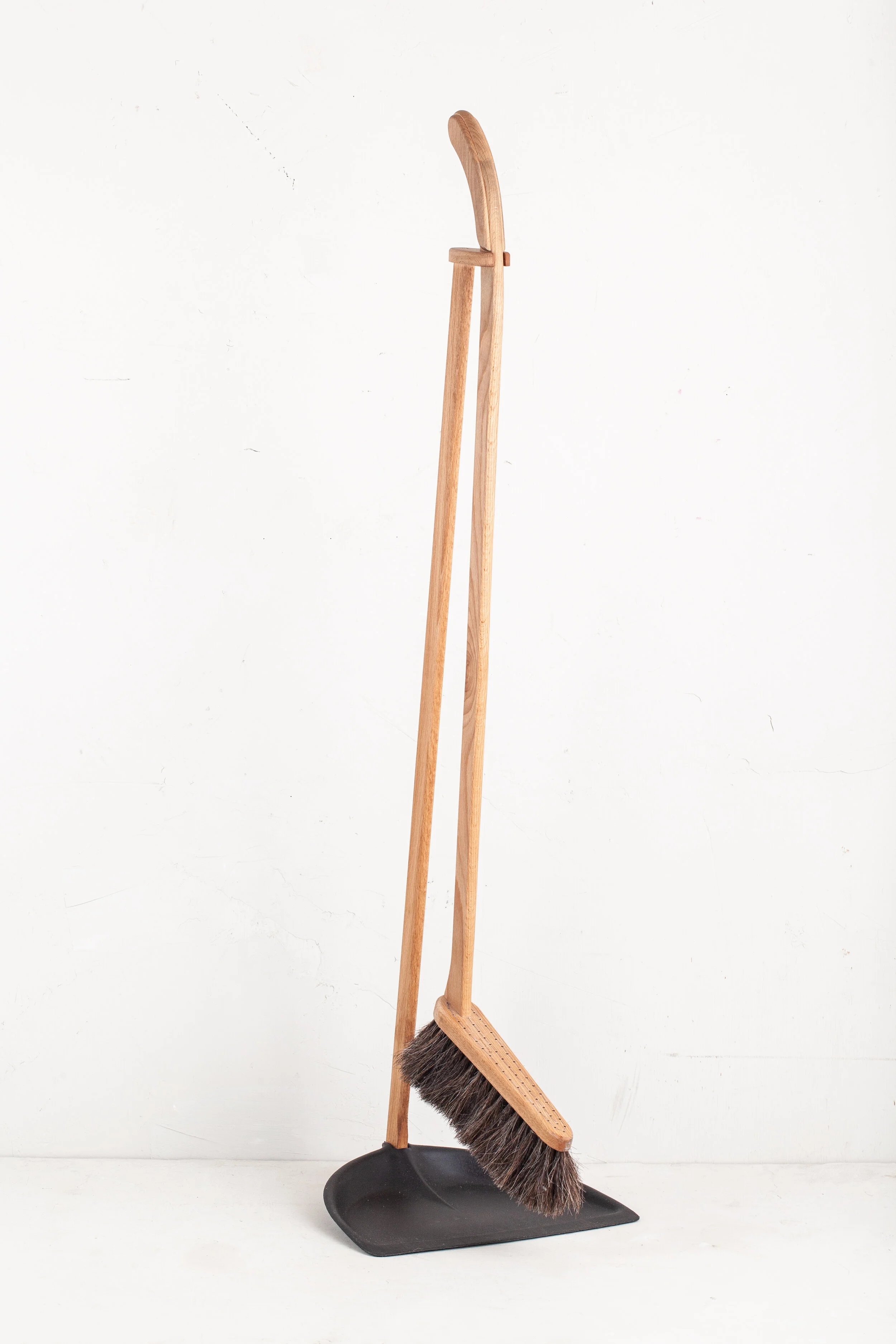 Iris Hantverk Dustpan & Brush Set Large Modern and ethical cleaning tools — Hoppe Shoppe