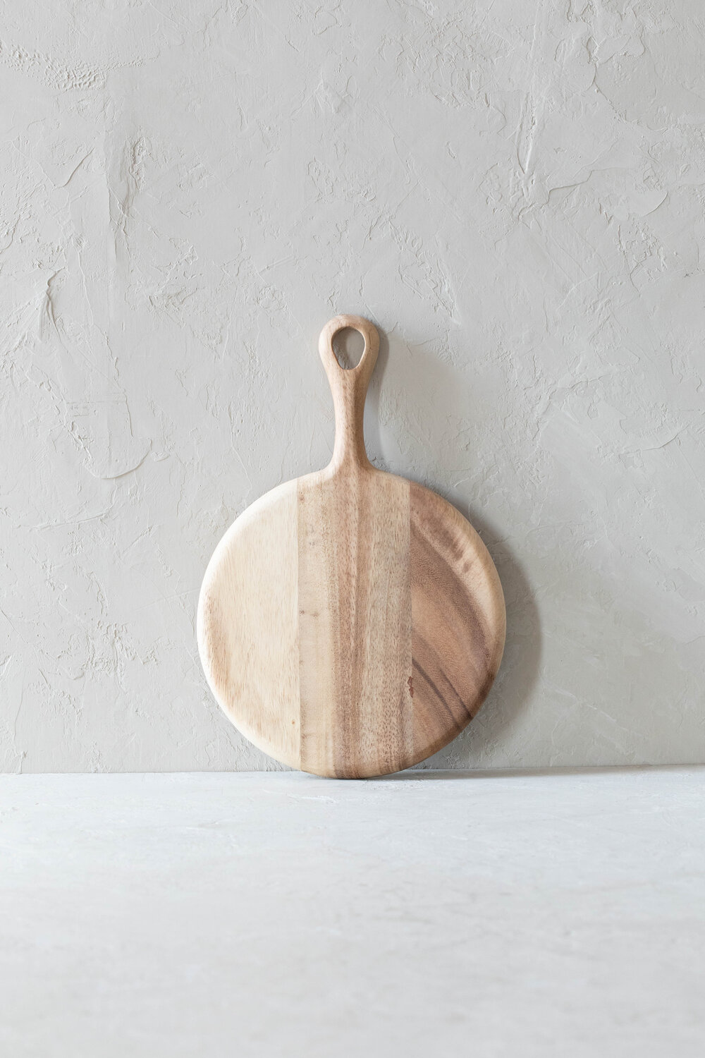 Small Acacia Round Board with Short Handle | Artisan Cutting Board and  Serving Tray — Hoppe Shoppe