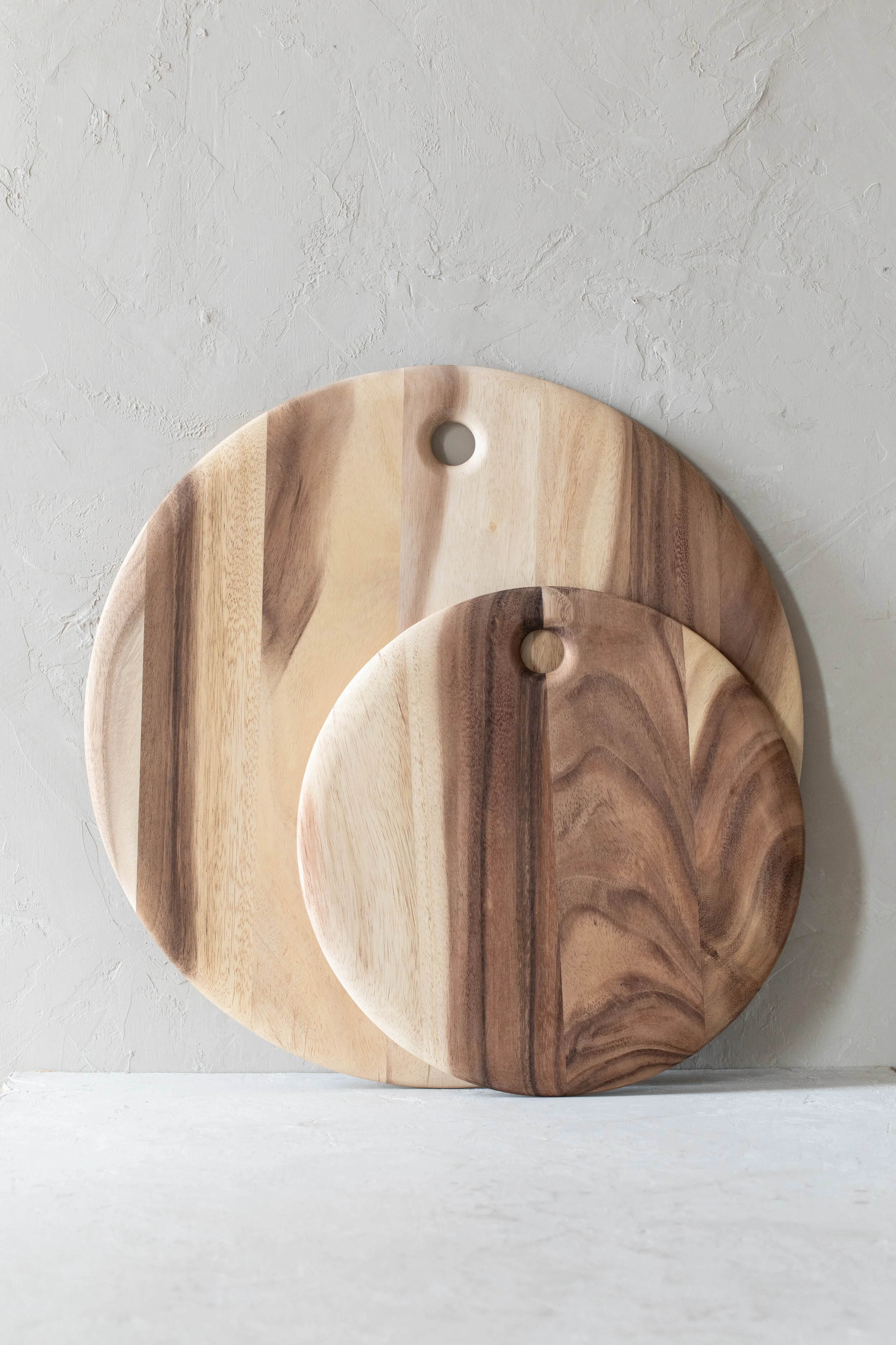 Round Acacia Cutting Board Sustainably Harvested Artisan Tray — Hoppe