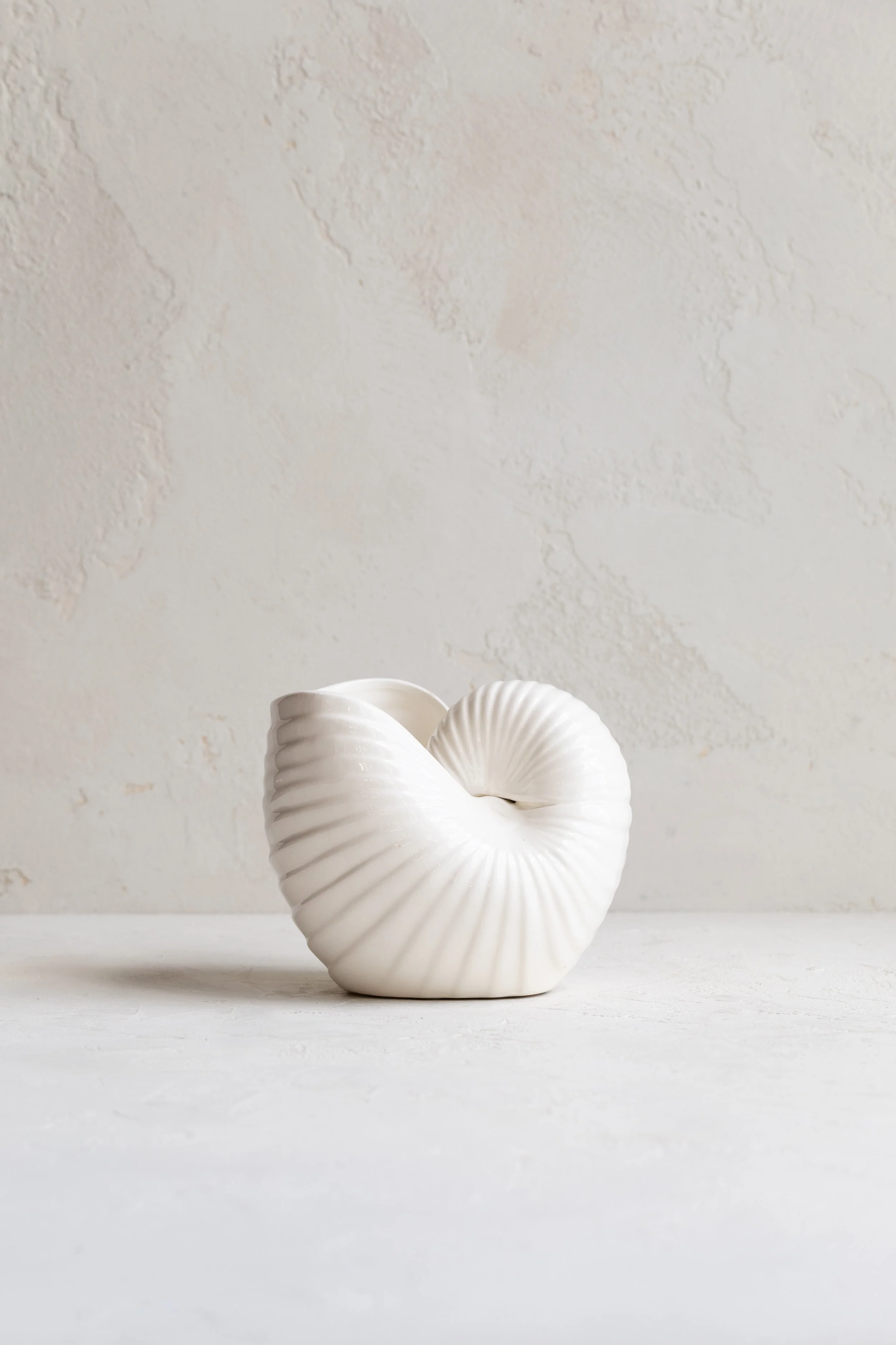 Vintage Ceramic Shell Vase — Hoppe Shoppe