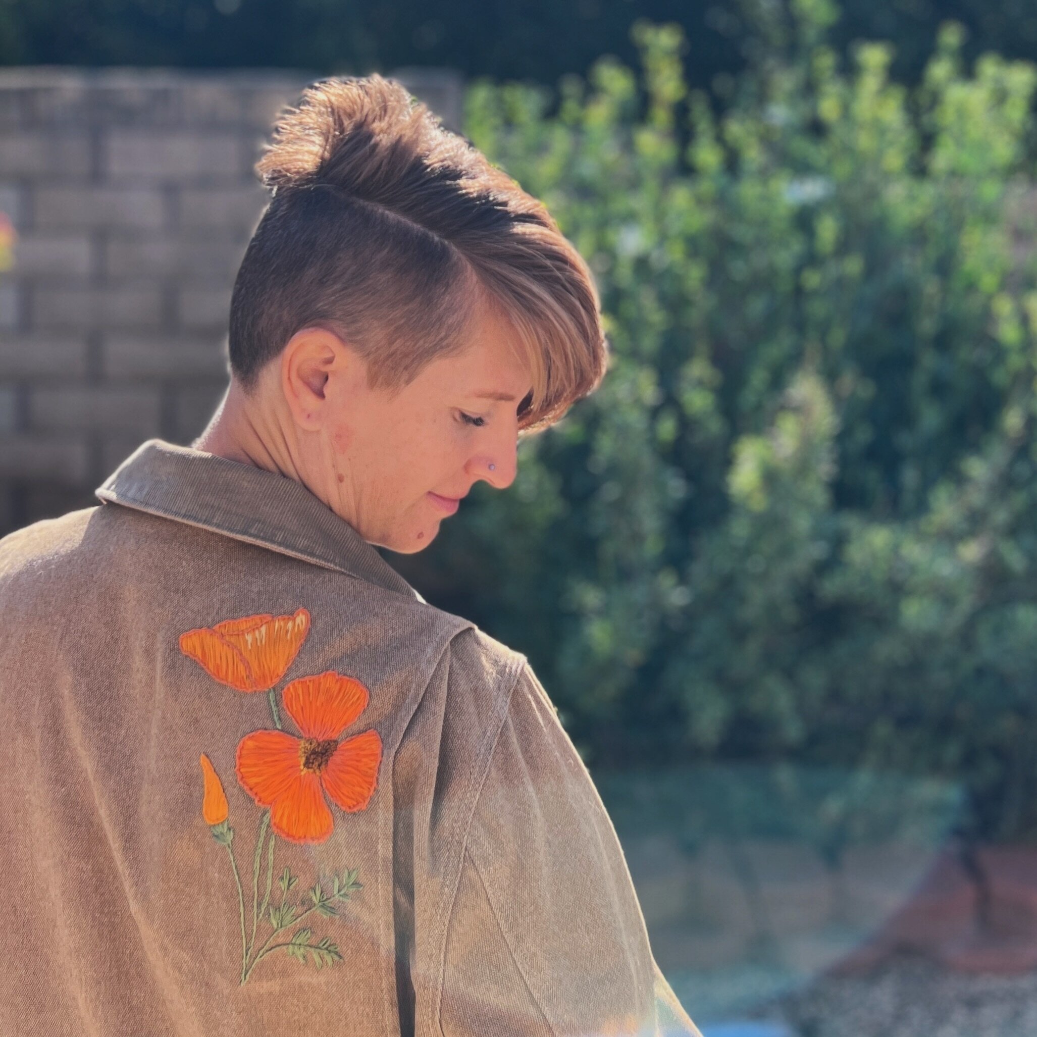 &ldquo;&hellip;and then, I have nature and art and poetry, and if that is not enough, what is enough?&rdquo;
~ Vincent van Gogh

Embroidered jacket by @barefoot.intuitive