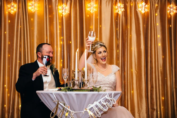Pros and Cons of a Holiday Wedding