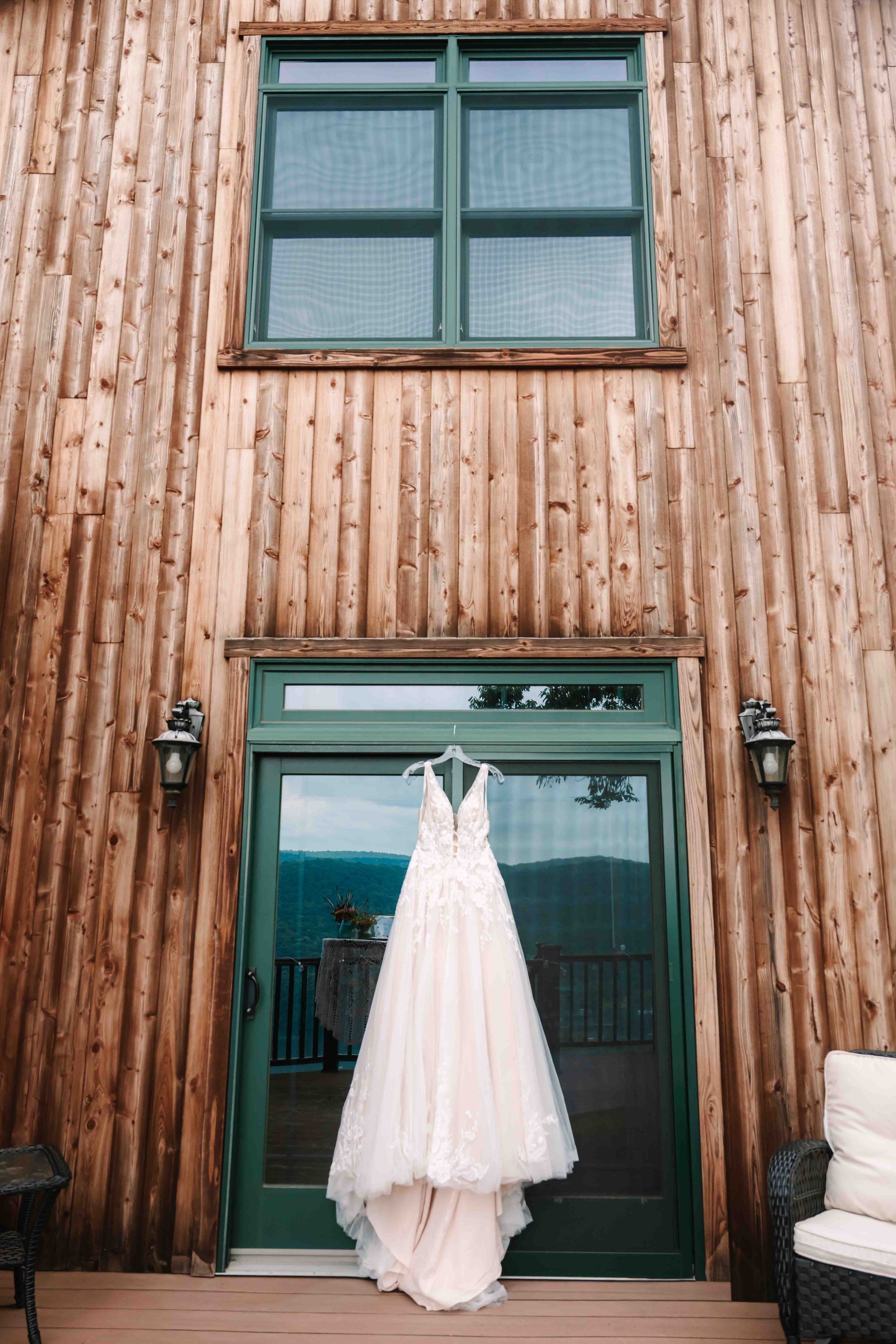 Entriken, PA lakeside wedding