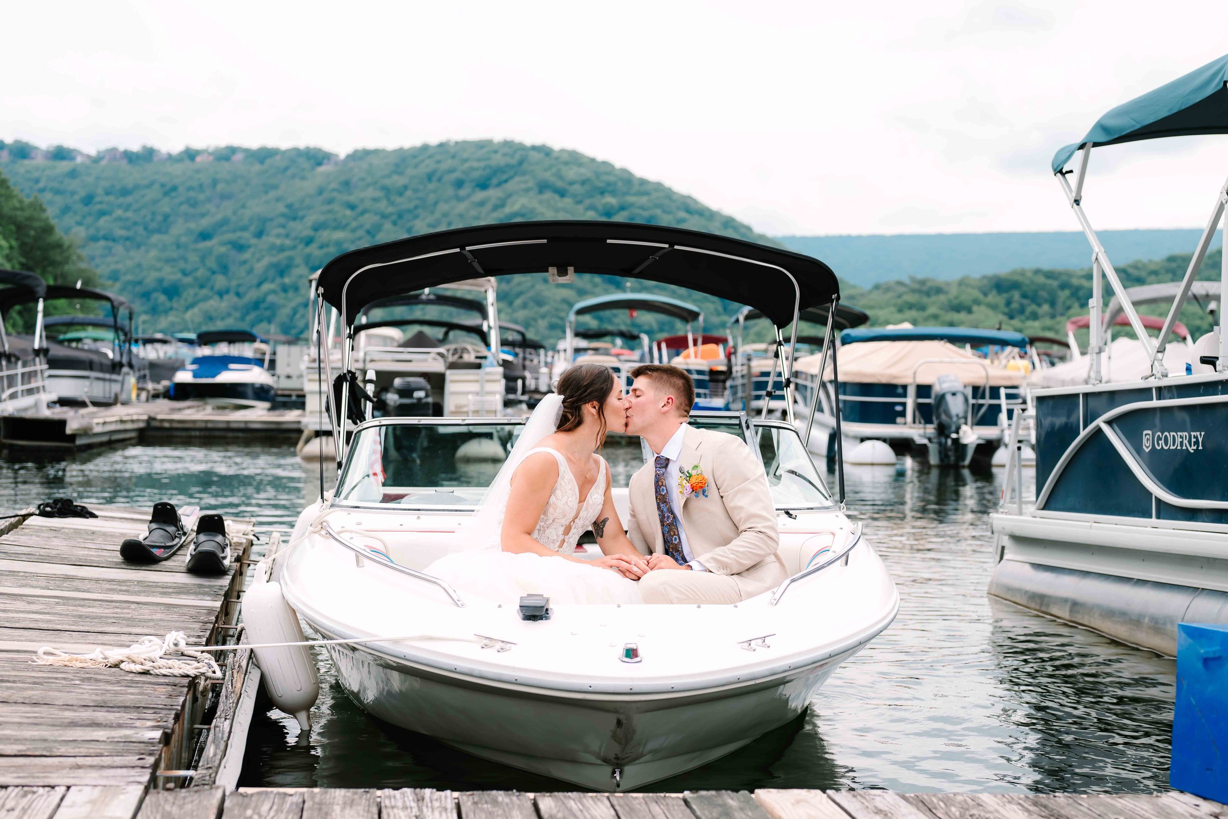 Romantic Pennsylvania lake wedding