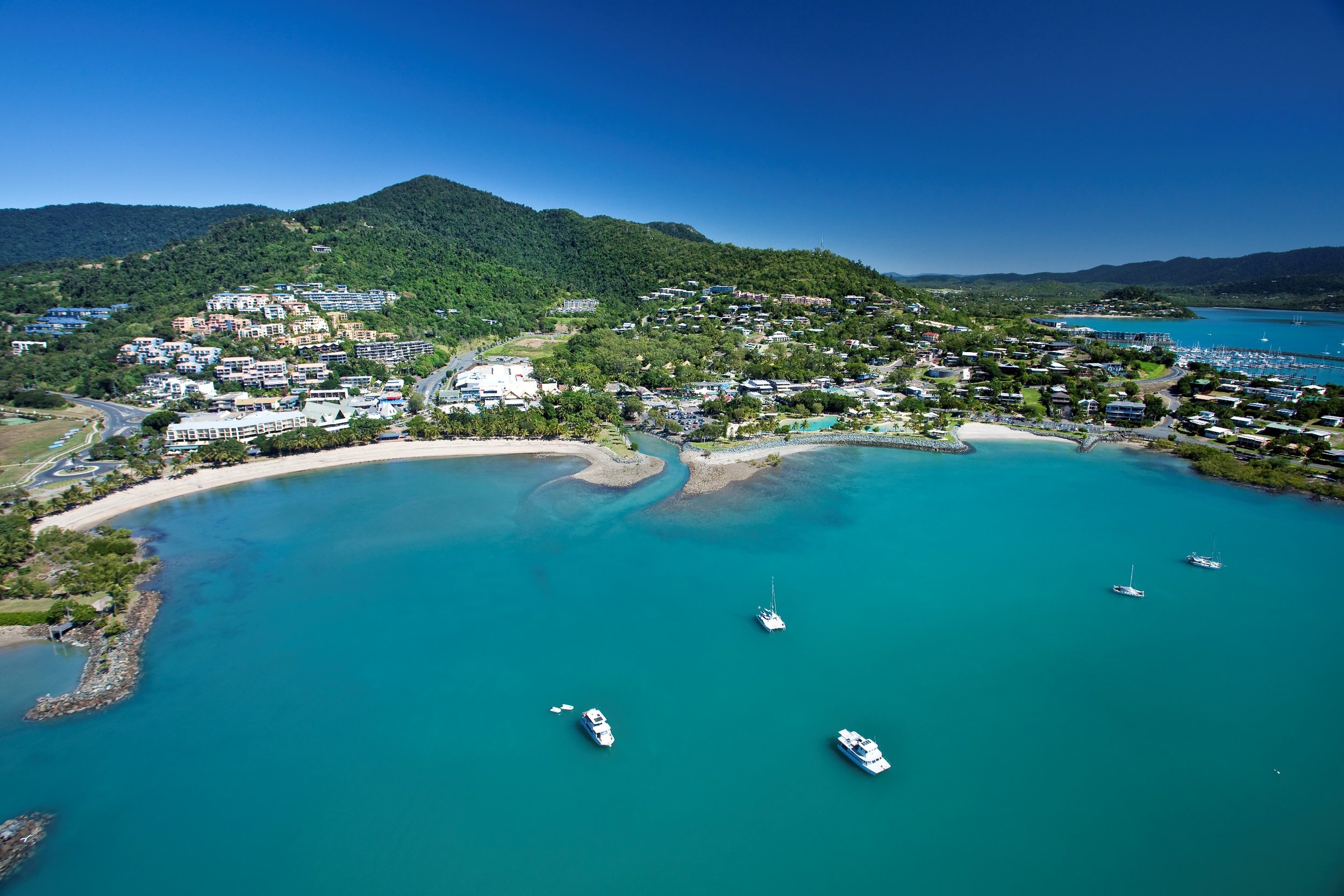 big sky yacht airlie beach