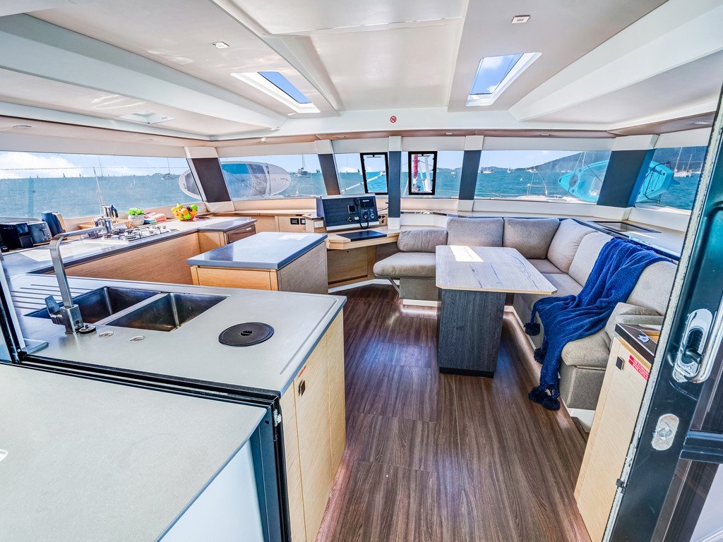 Saba 50 - Galley and Saloon