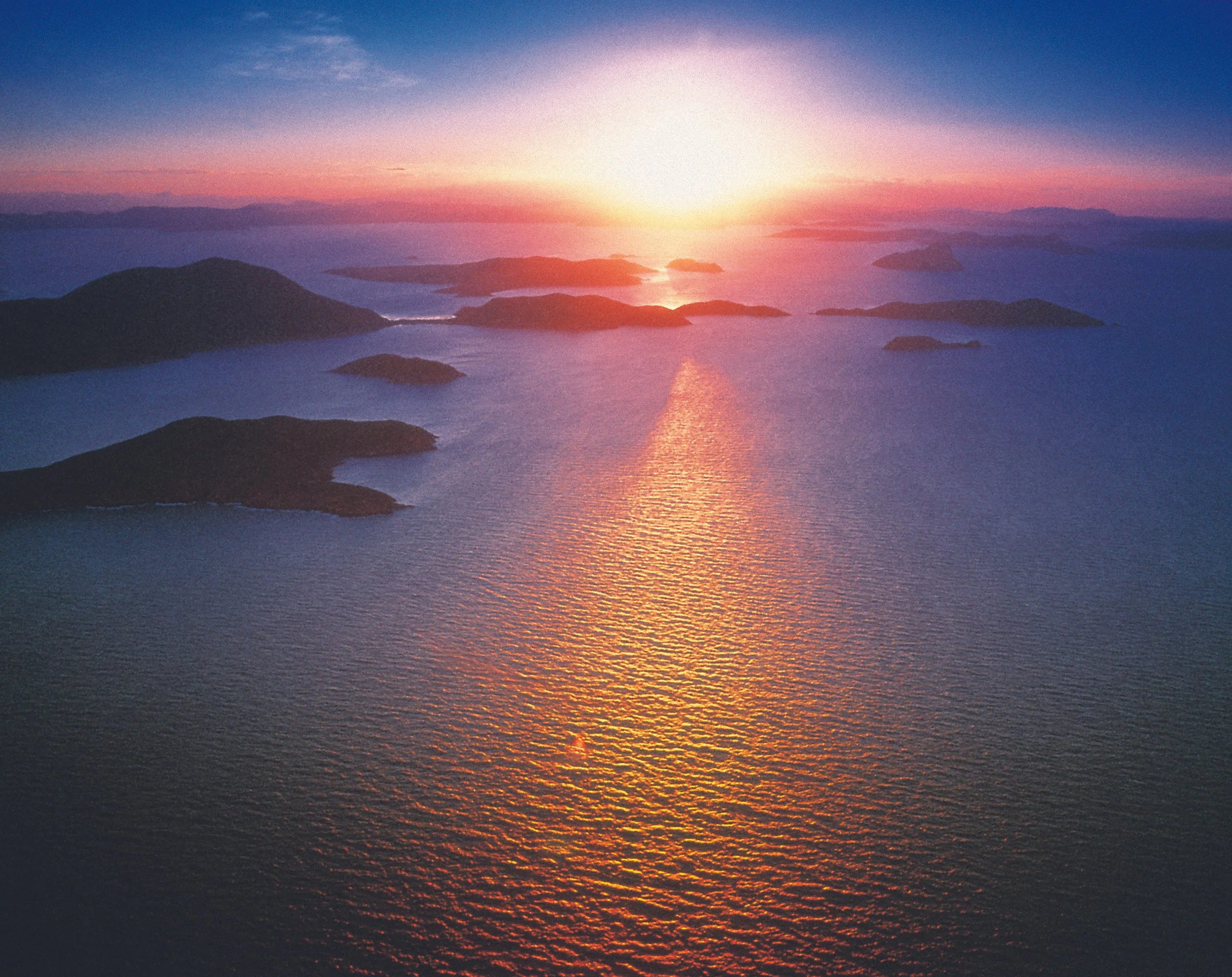 Whitsundays Islands sunset purple.jpg