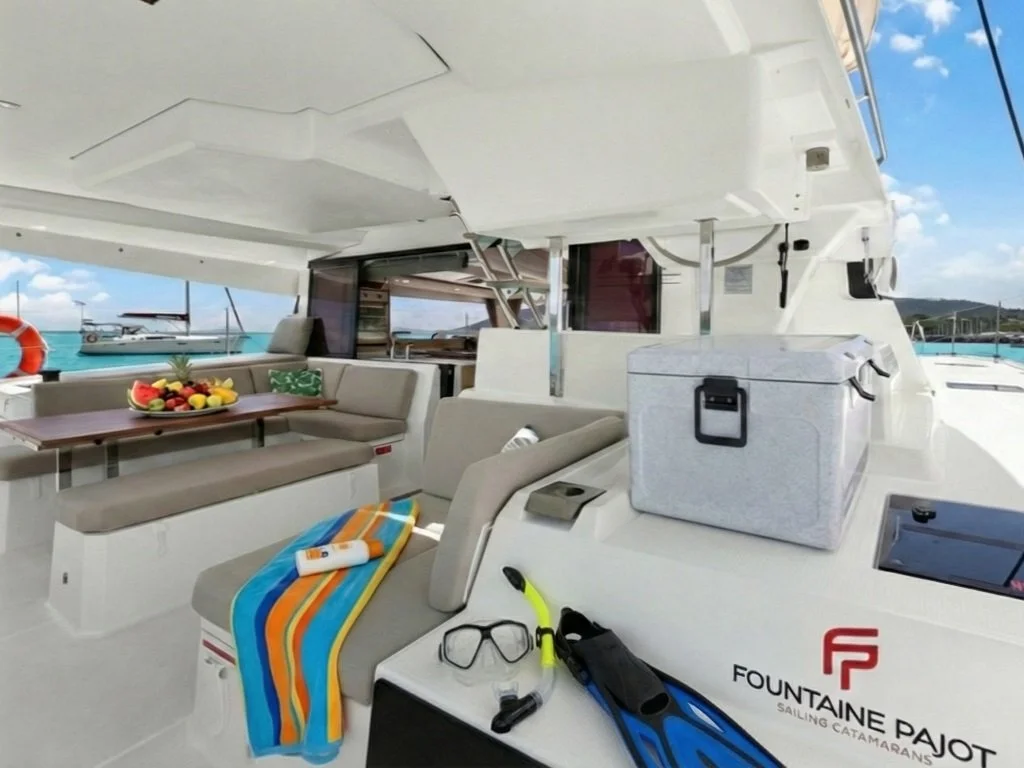 Elba 45 - Aft deck dining