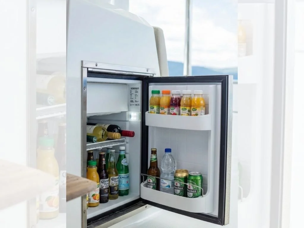 Elba 45 - Cockpit fridge