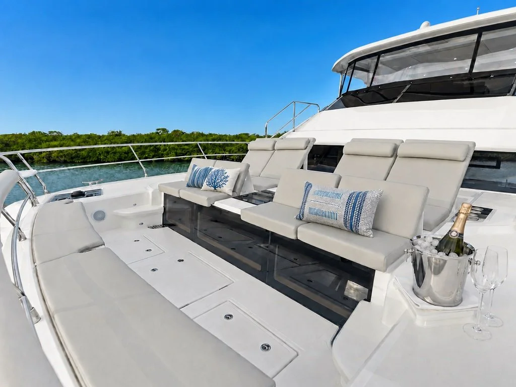 aquila-50-sun-lounge-bow.jpg