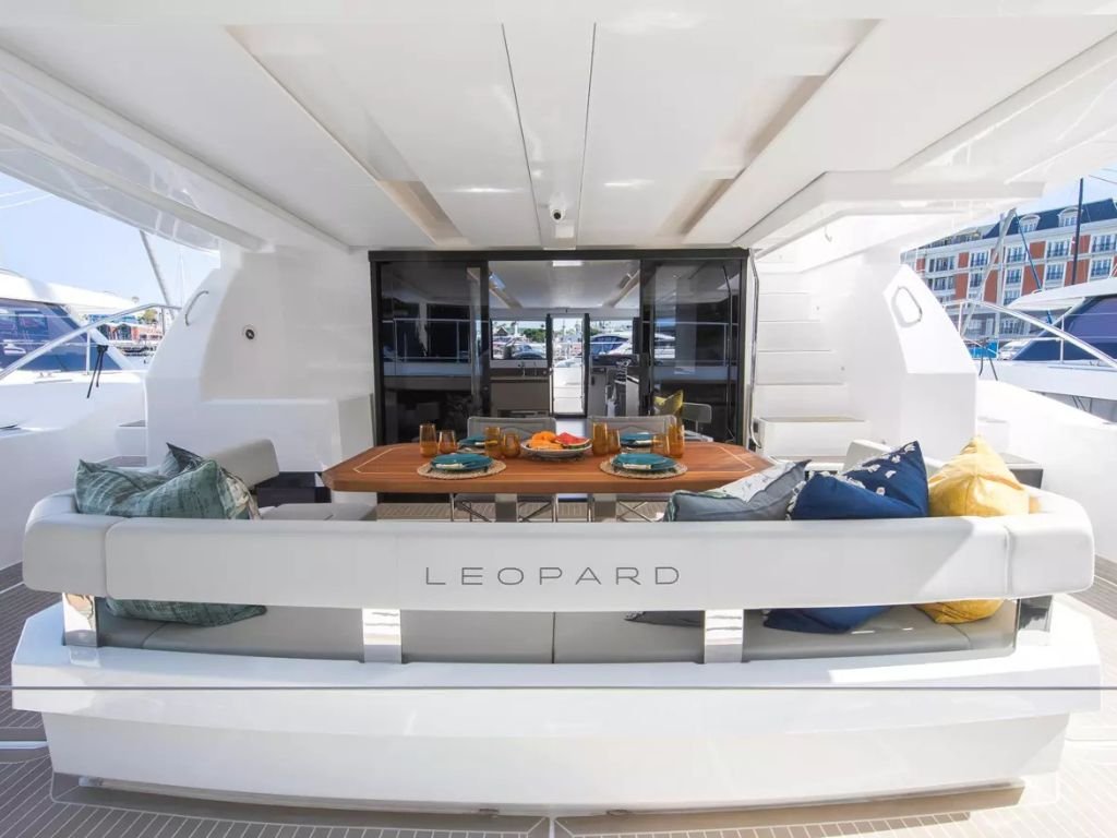 luxury-yachts-whitsundays-leopard-46-aft-deck