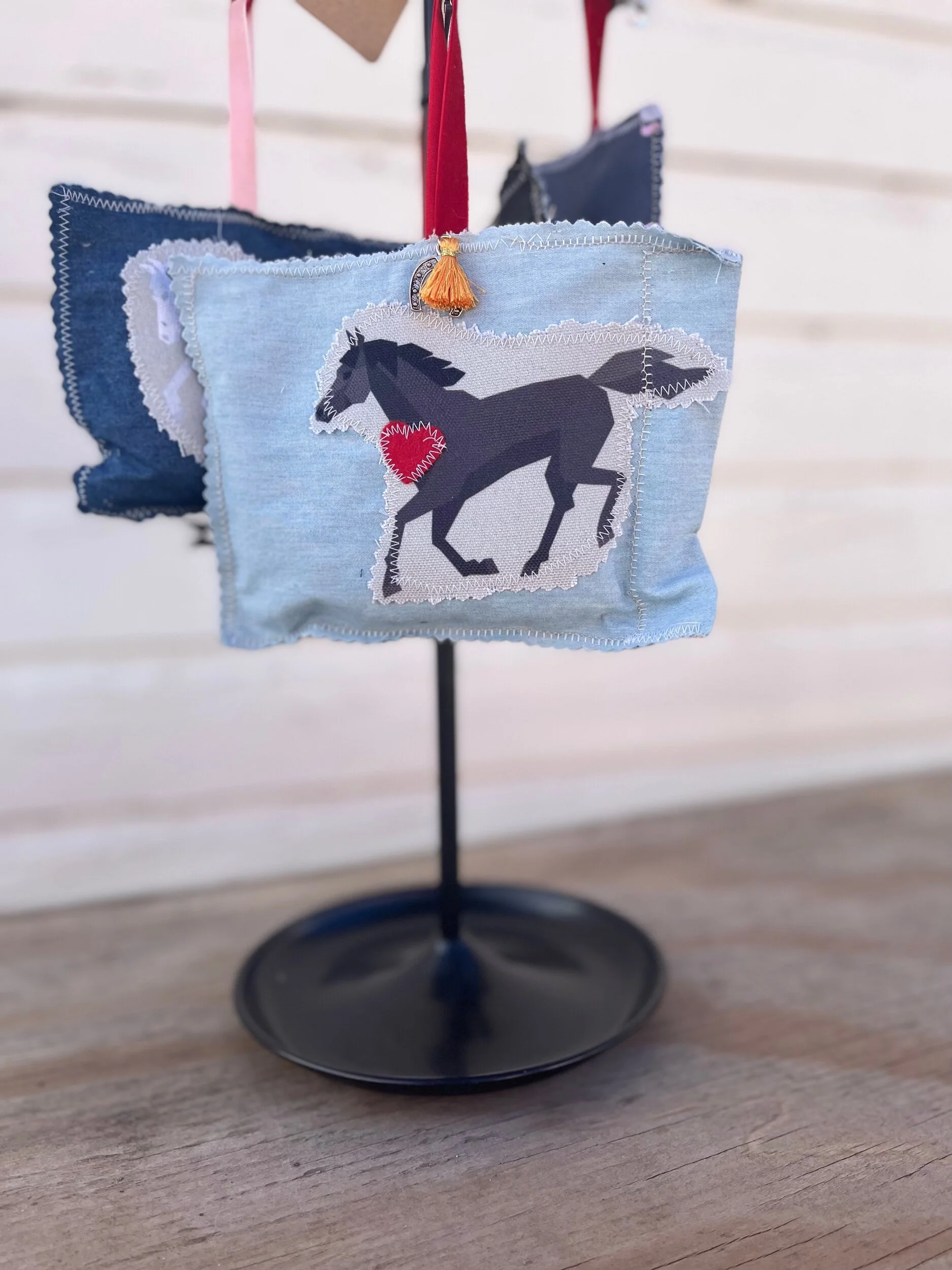 4D8EDDD8-5D47-427E-A089-69728221931F