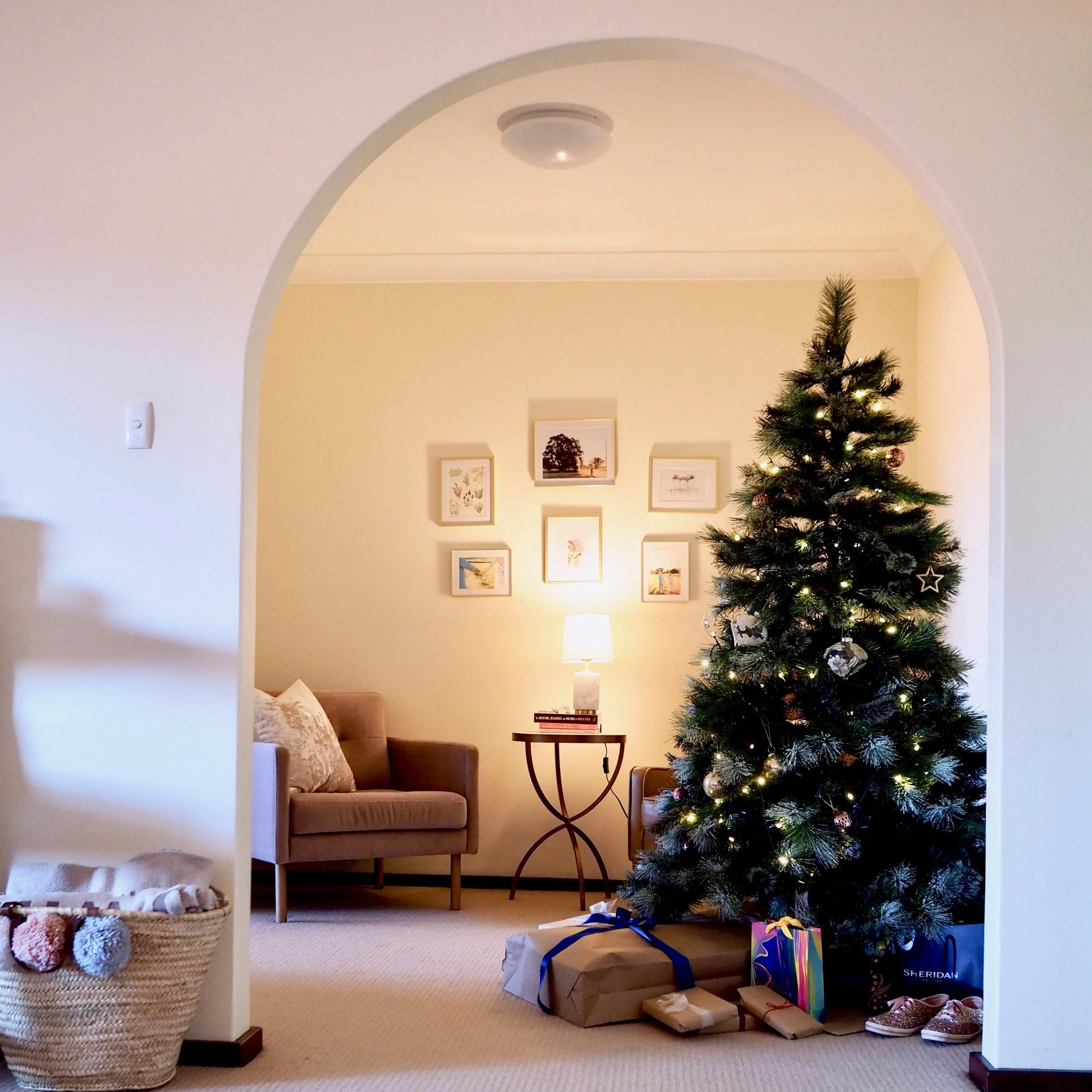 Christmas Apartment DecorP1011334.jpeg