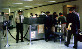 airport-security-chkpt.jpg