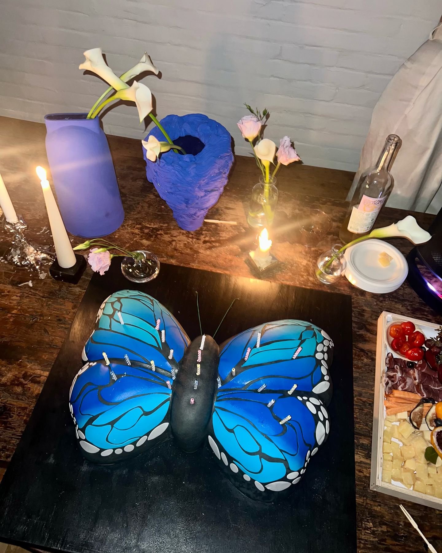 i turn 32 tomorrow 🦋⁣
⁣
in true Hannah fashion, this is the time of year when i get most nostalgic and sentimental. ⁣
⁣
at this exact moment in time last year, i was running around like a lunatic in the pouring rain, frantically looking for a speake