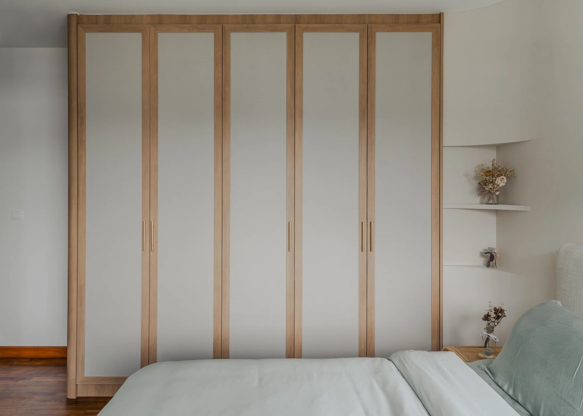 PASTEL FARMHOUSE WITH COSY WOOD TONES — BuildBuilt