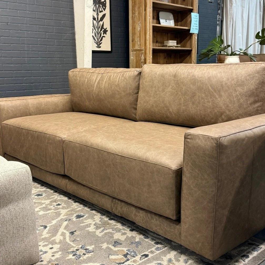 🔥New Leather Drop at Rockwall!🔥
This beauty just arrived and she’s Made in America 🇺🇸 and all leather!
Here’s the best part 👇
Swipe to the last photo — you’ll see a nearly identical sofa from a “high-end retail stor