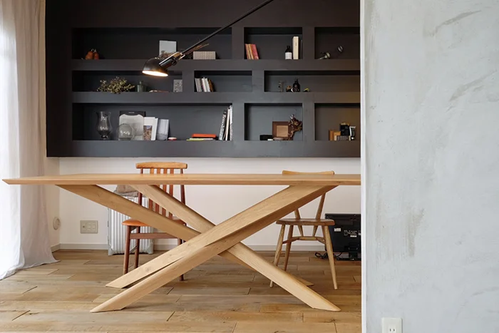 壁でゆるやかに仕切られた〝拠りどころ〟のある空間