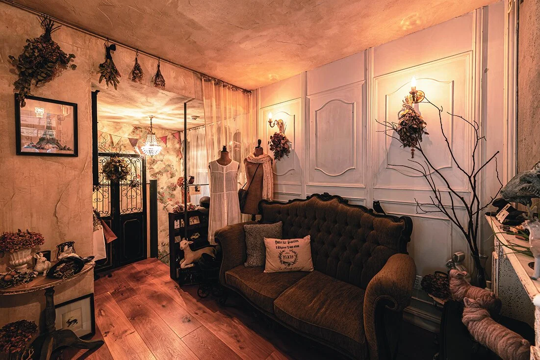 女性の憧れ フレンチ＆アンティークに囲まれた部屋 — LiVES