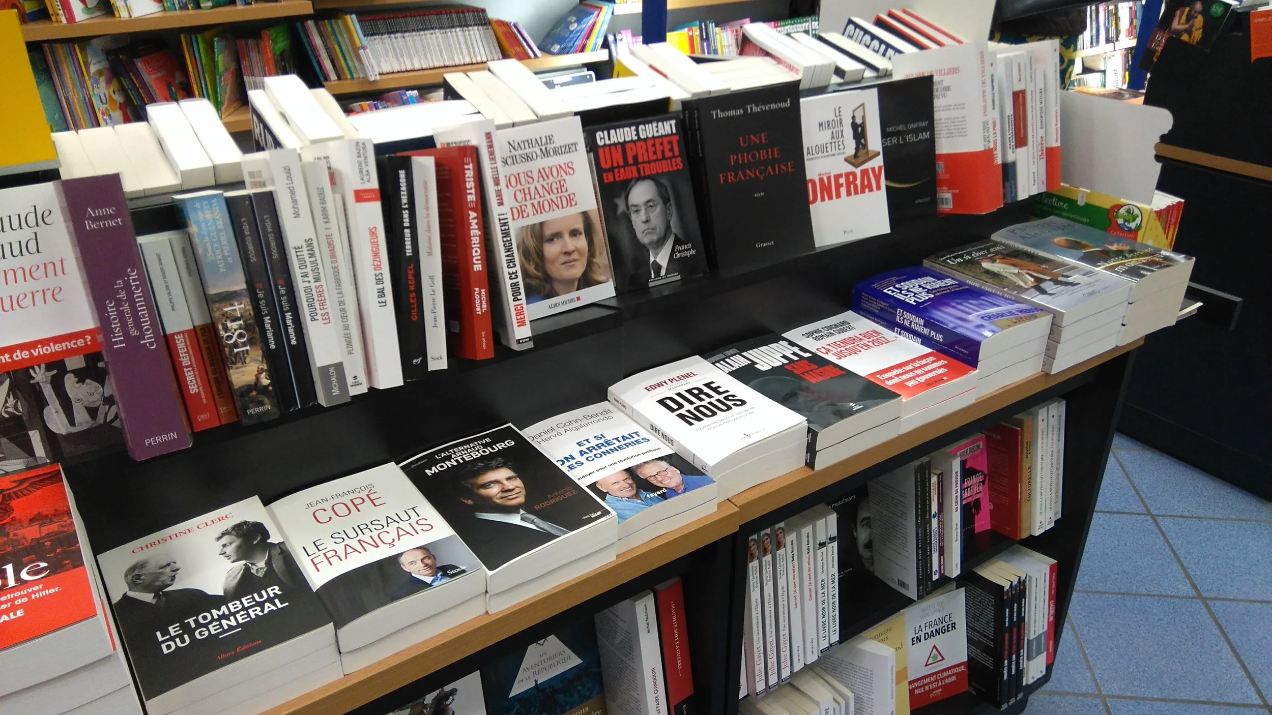 Spring 2016 and those pamphlets are flying off the shelves in Bretenoux (46)
