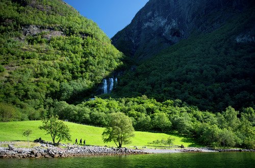 Naroyfjorden hiking 2 © Sverre Hjørnevik  www.fjordnorway.com (web_500).jpg