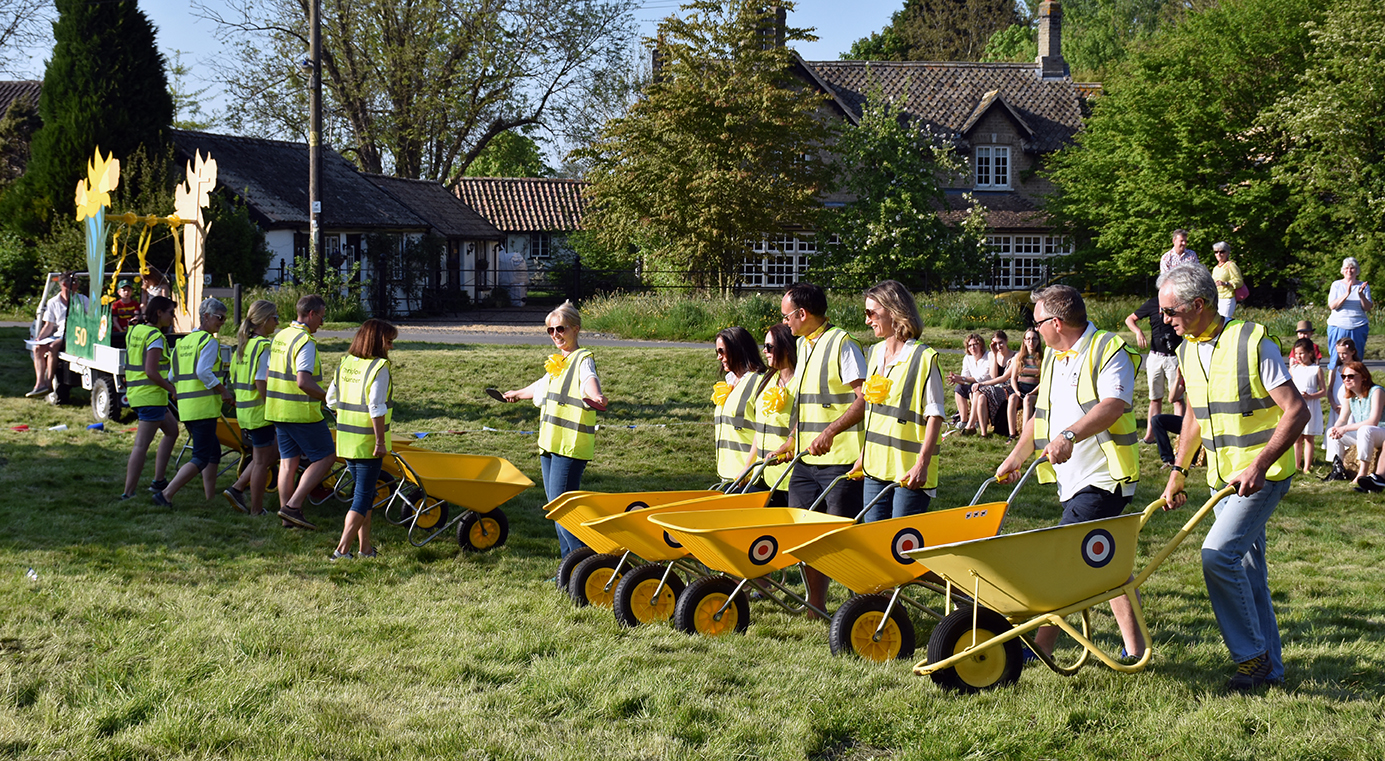 The DW Committee with their stunning, daredevil performance of the Yellow Barrows (Thriplow version of Red Arrows)