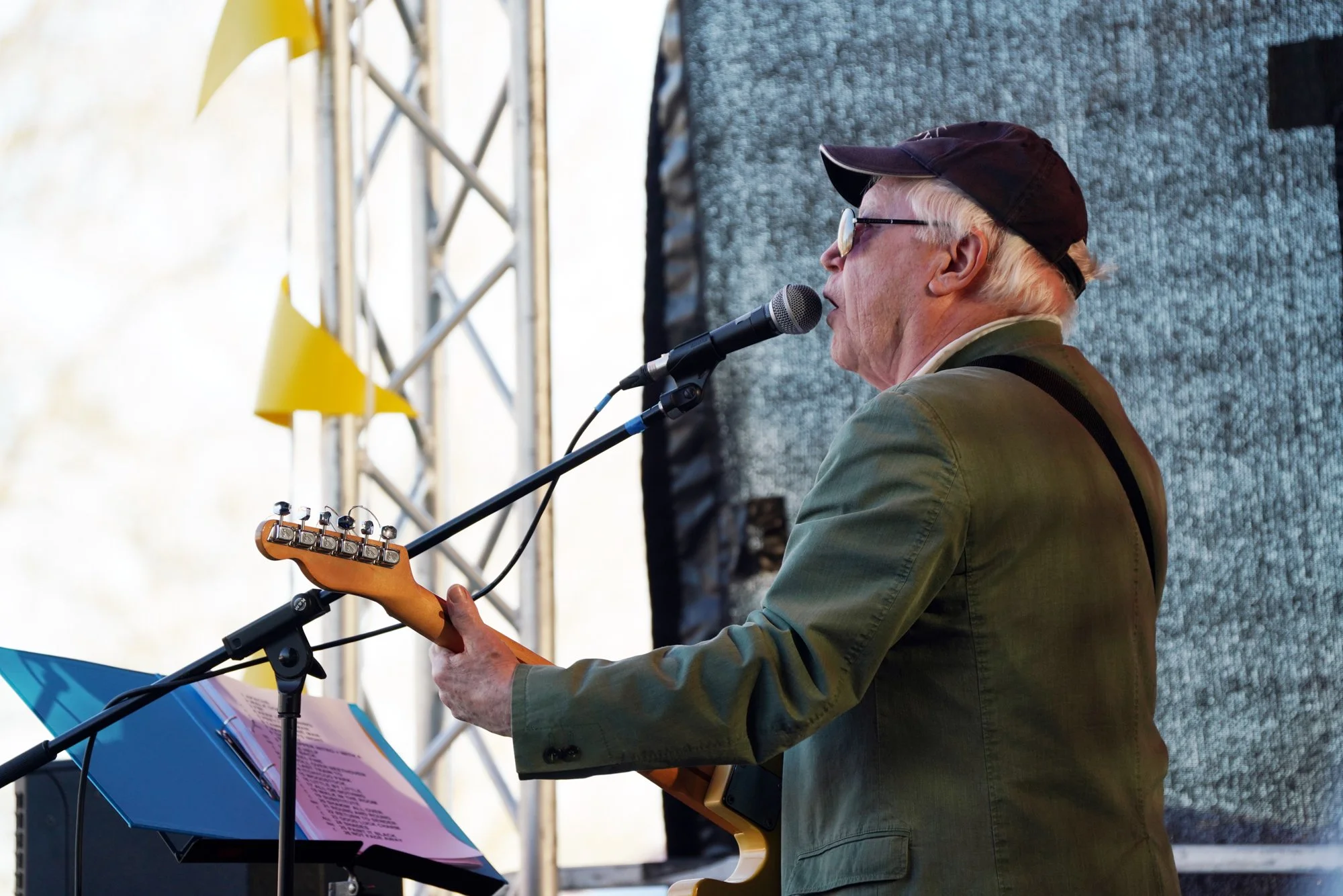 263 lo res RED04759_.jpg