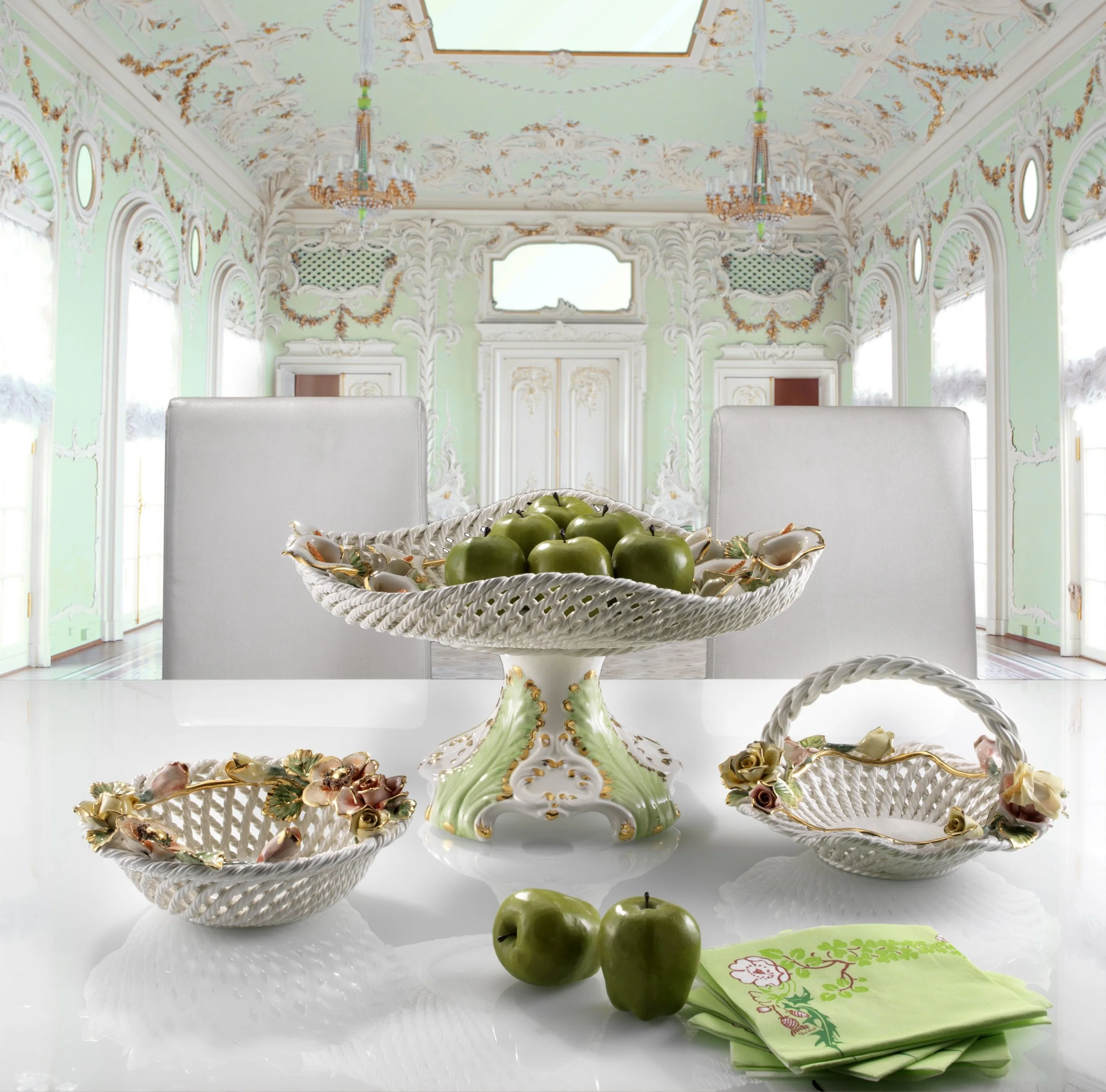 cesti con fiori in ceramica