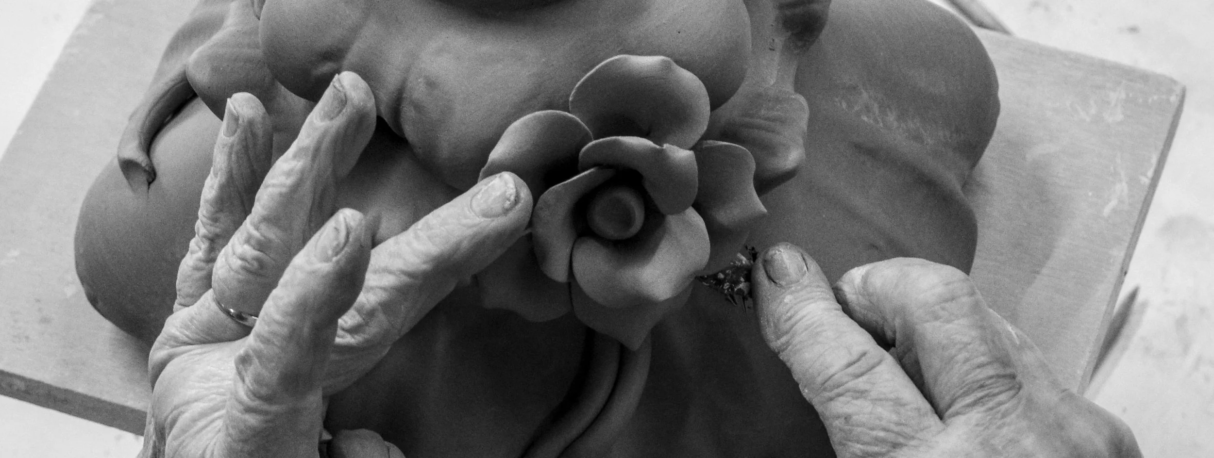 Róża ceramiczna ręcznie wykonana