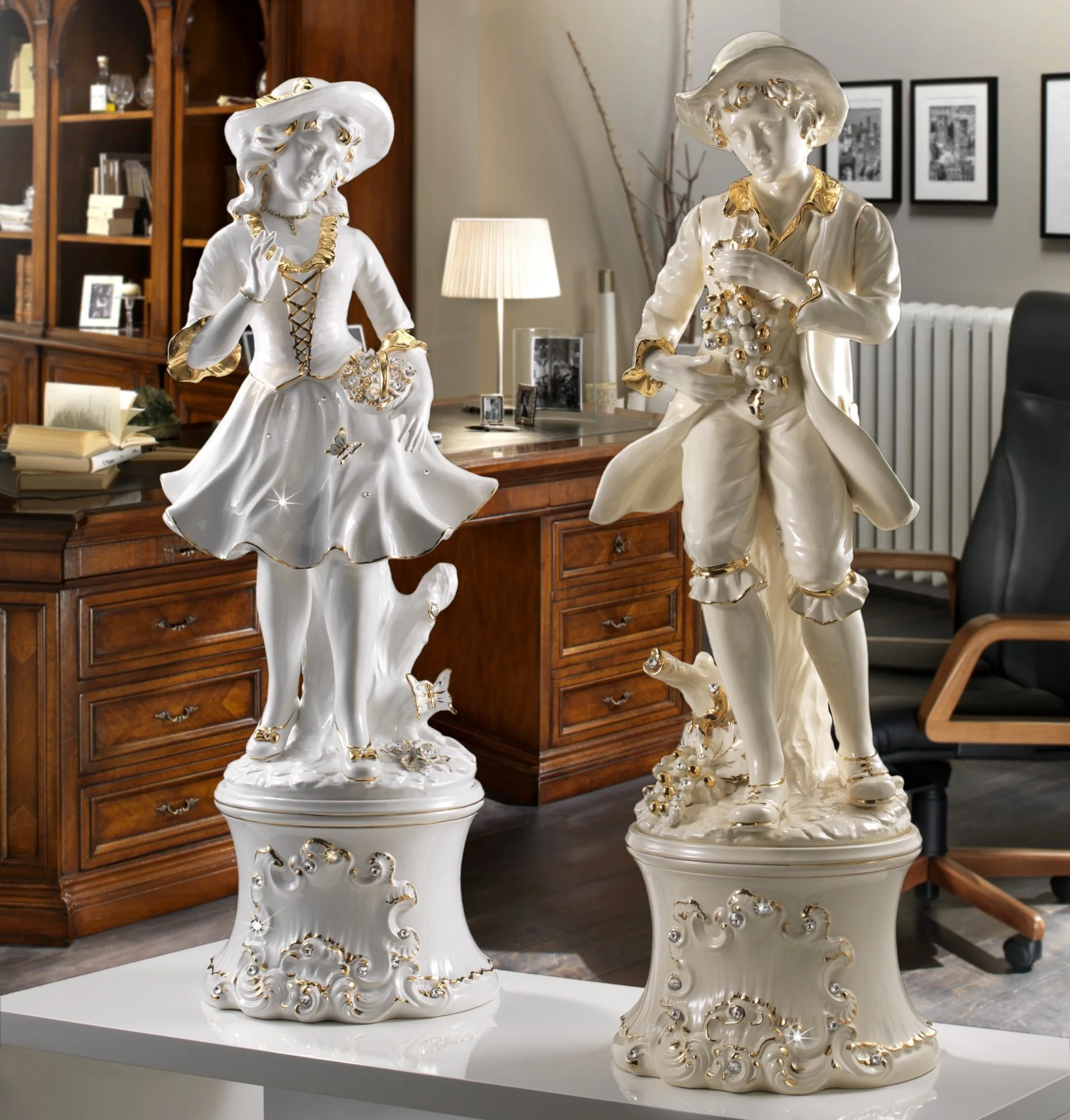 grandi figure in ceramica smaltata maiolica