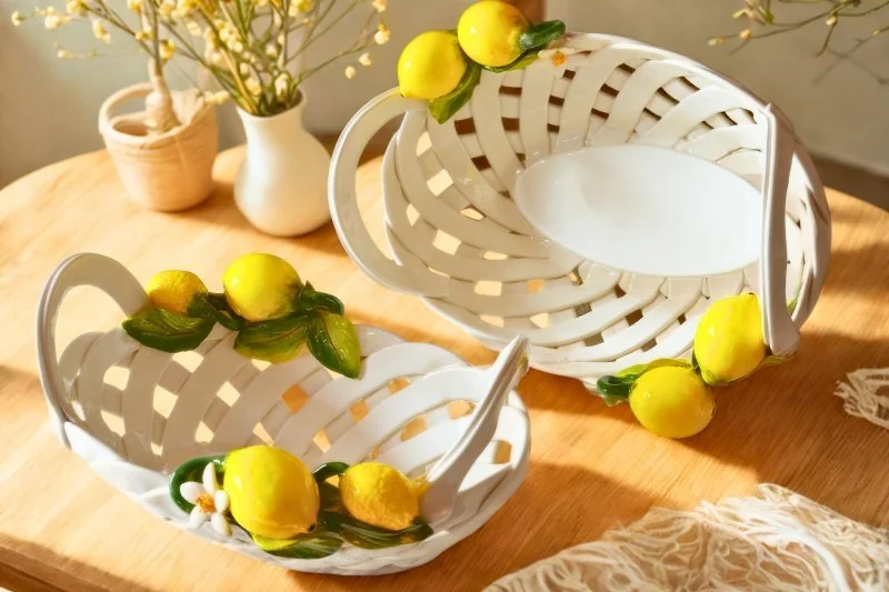 ceramica con limoni applicati