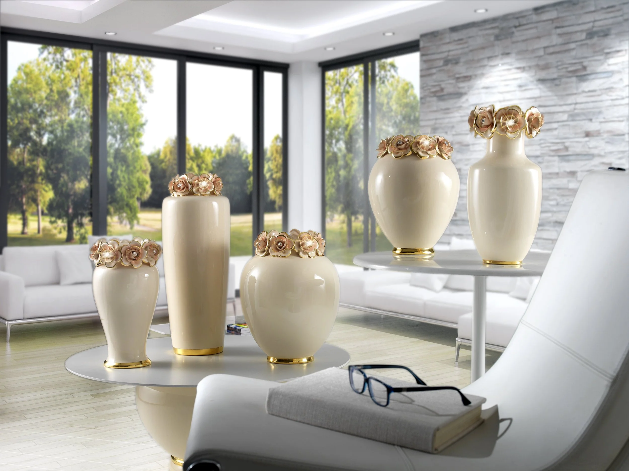 vasi con rose in ceramica moderna