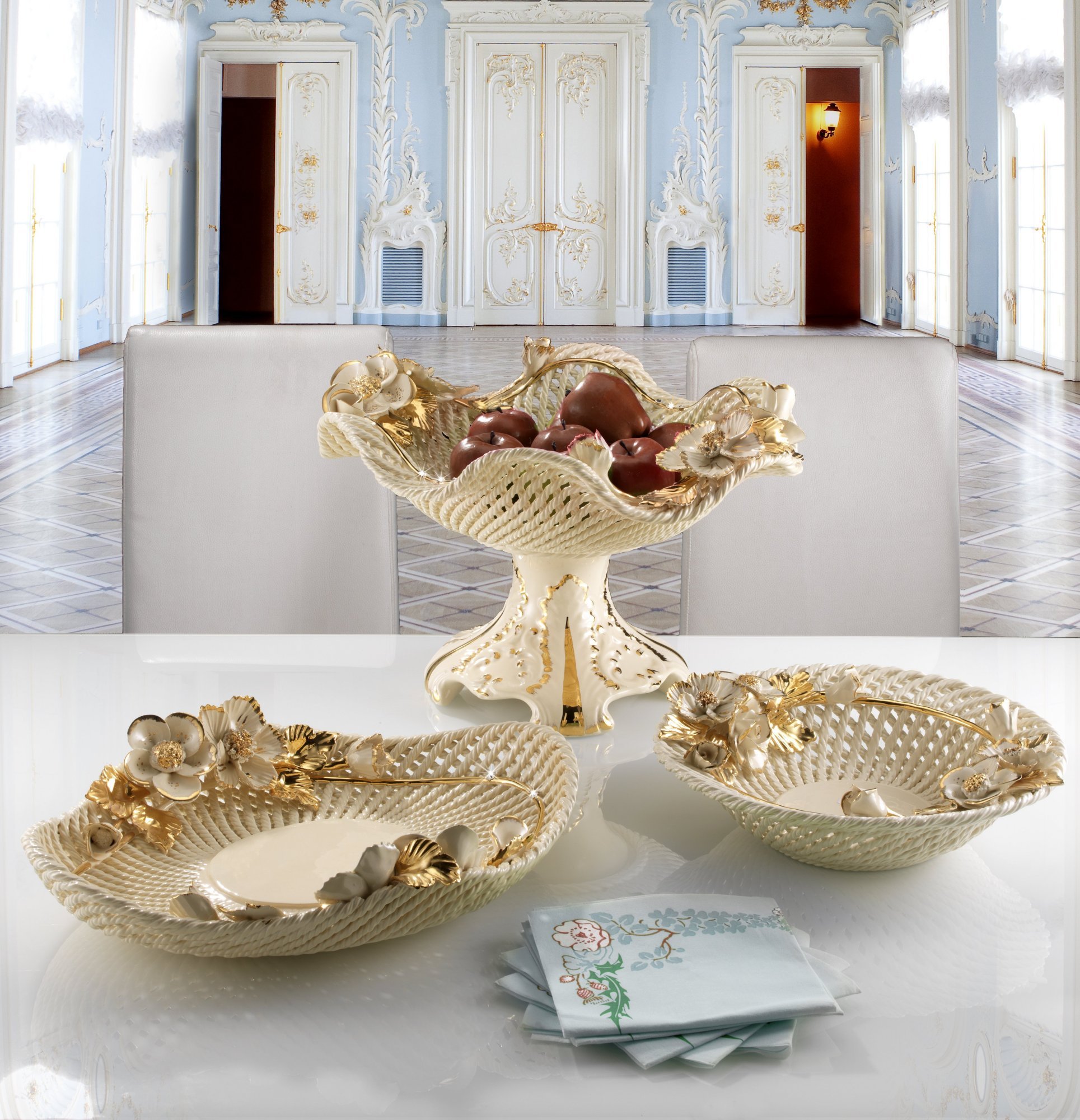 cesti con fiori in ceramica