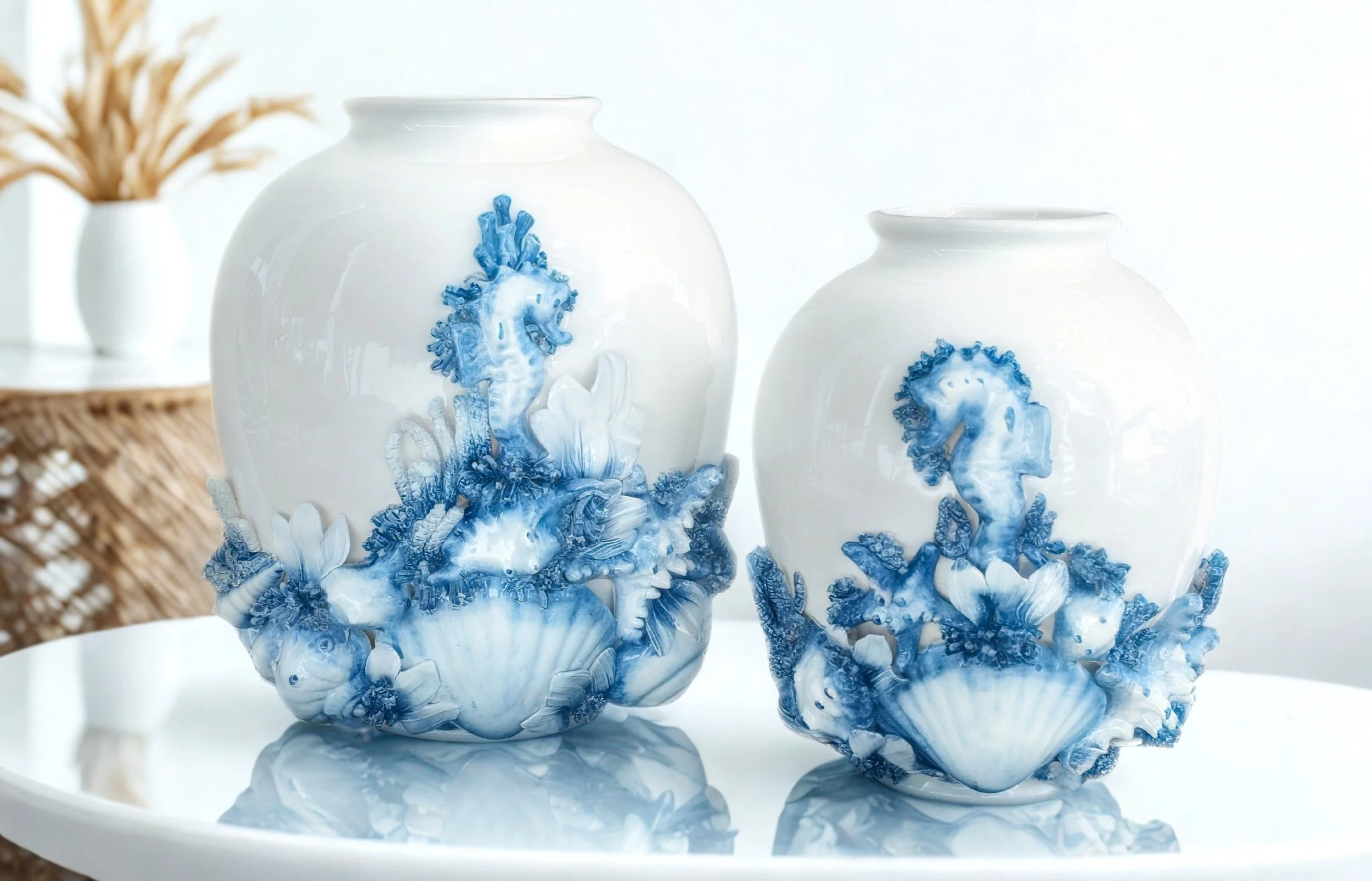 vaso ceramica con conchiglie tema mare