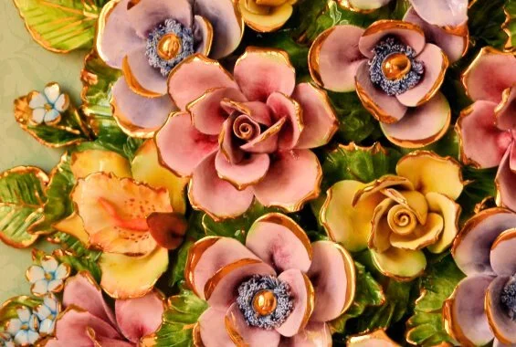 fiori in ceramica con oro