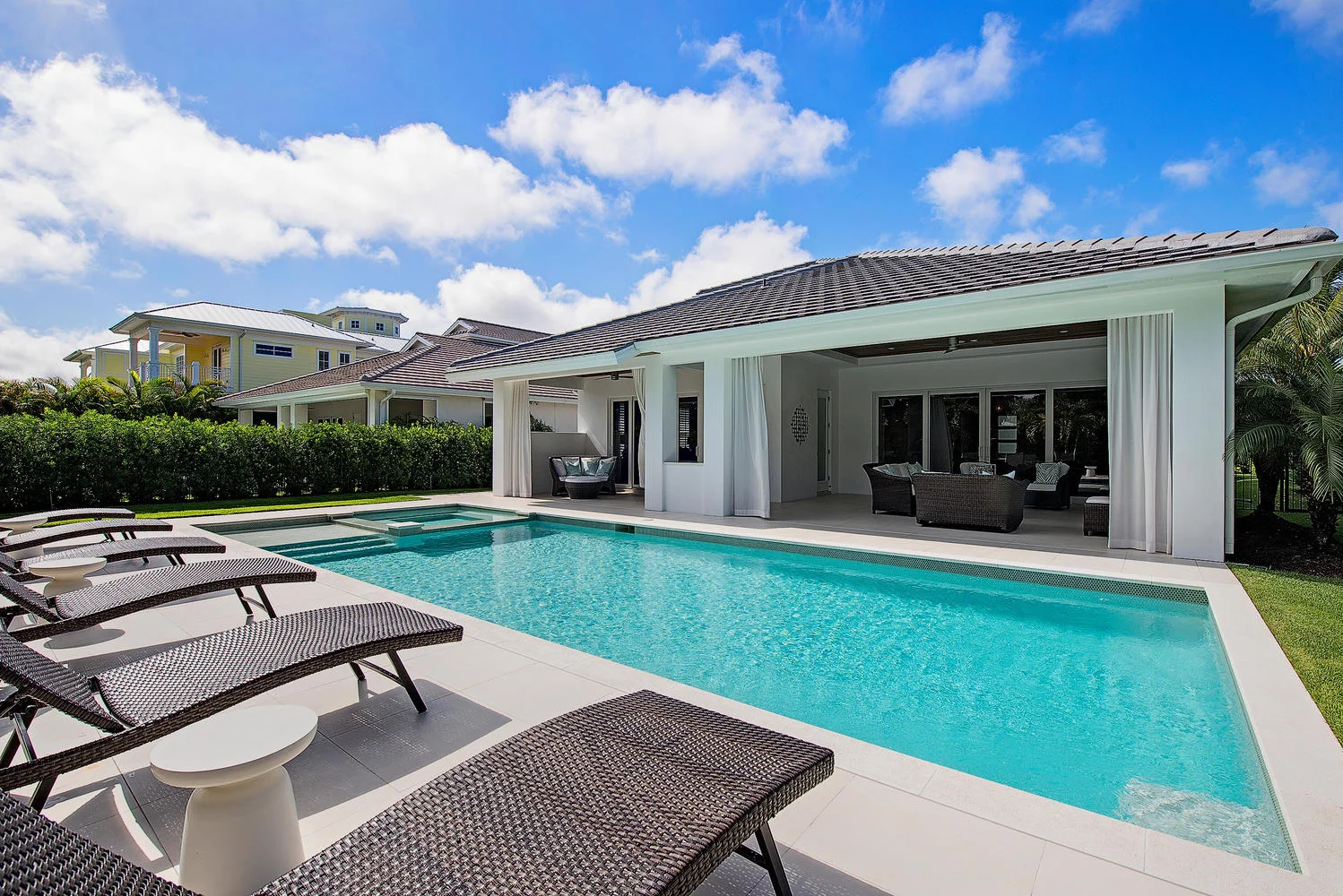 681 Fairway Ter Naples FL-large-012-20-ExteriorBack-1499x1000-72dpi.jpg