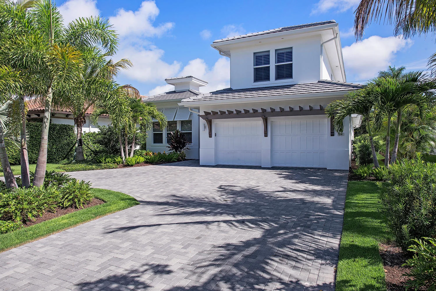 681 Fairway Ter Naples FL-large-002-21-Front2-1499x1000-72dpi.jpg