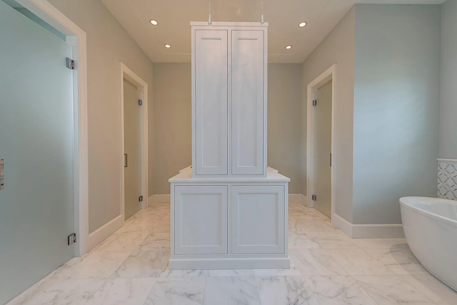 2800 Leeward Lane Naples FL-large-008-28-master bath 2-1499x1000-72dpi.jpg