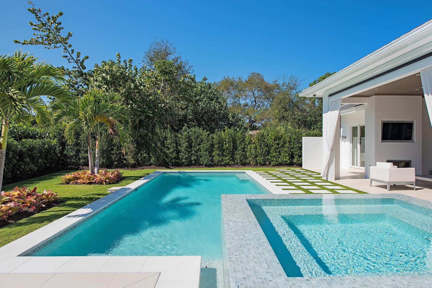 670 Orchid Drive Naples FL-large-001-31-Pool2-1499x1000-72dpi.jpg